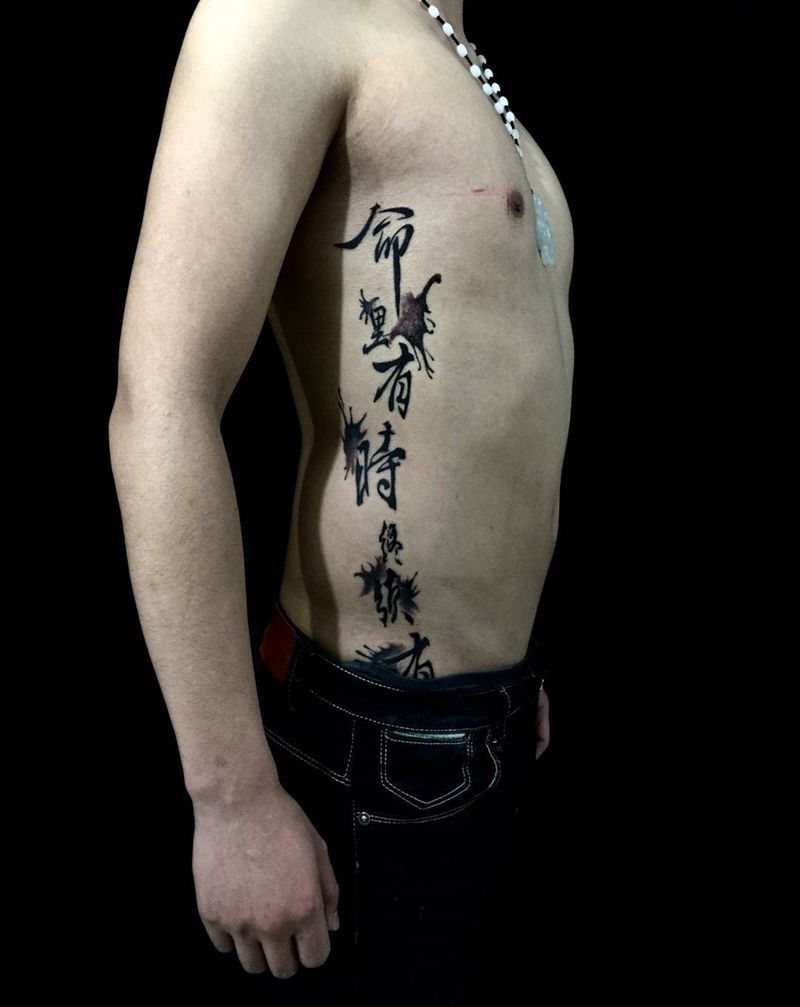 侧腰文字纹身纹身图片