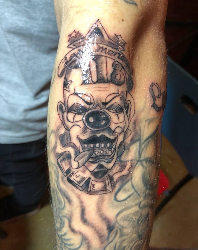 小丑花臂纹身图片_成品手臂欧美人物字符纹身图案