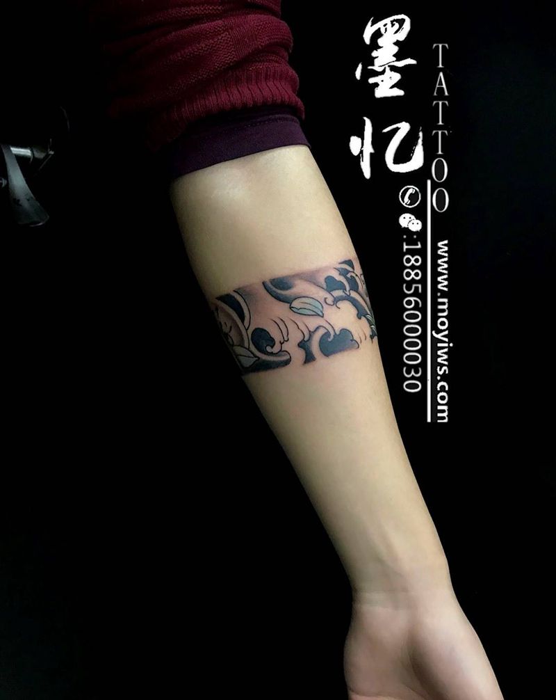 水浪纹身图片_成品手臂传统几何植物纹身图案