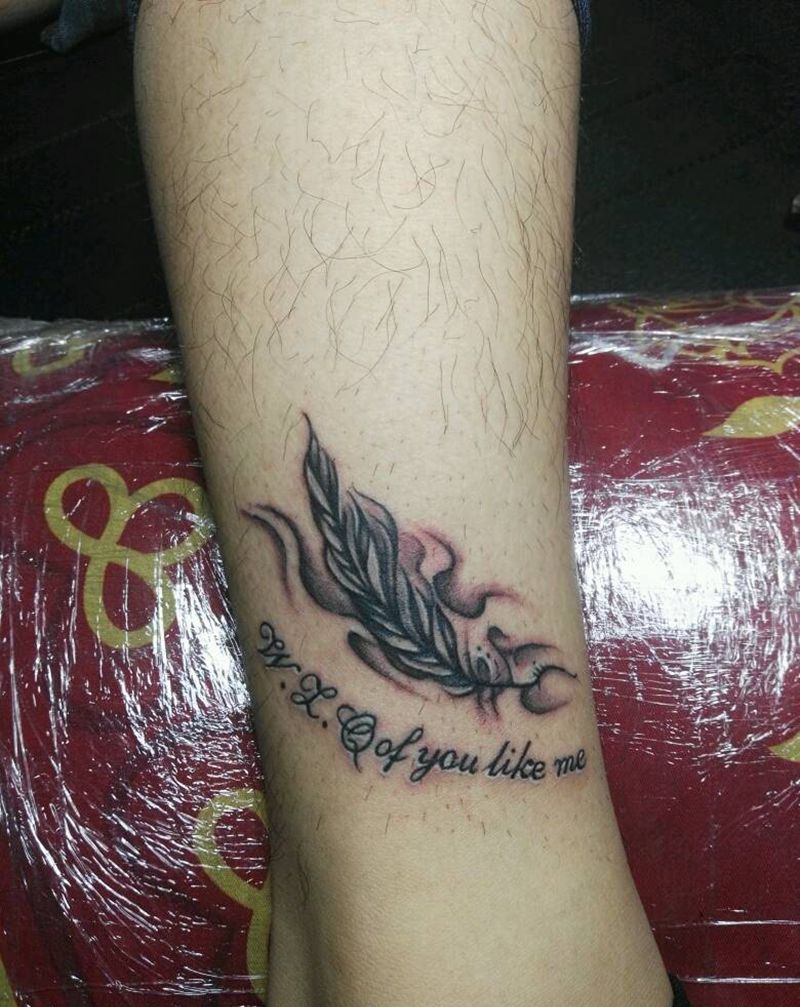 羽毛加字母，纹身图片