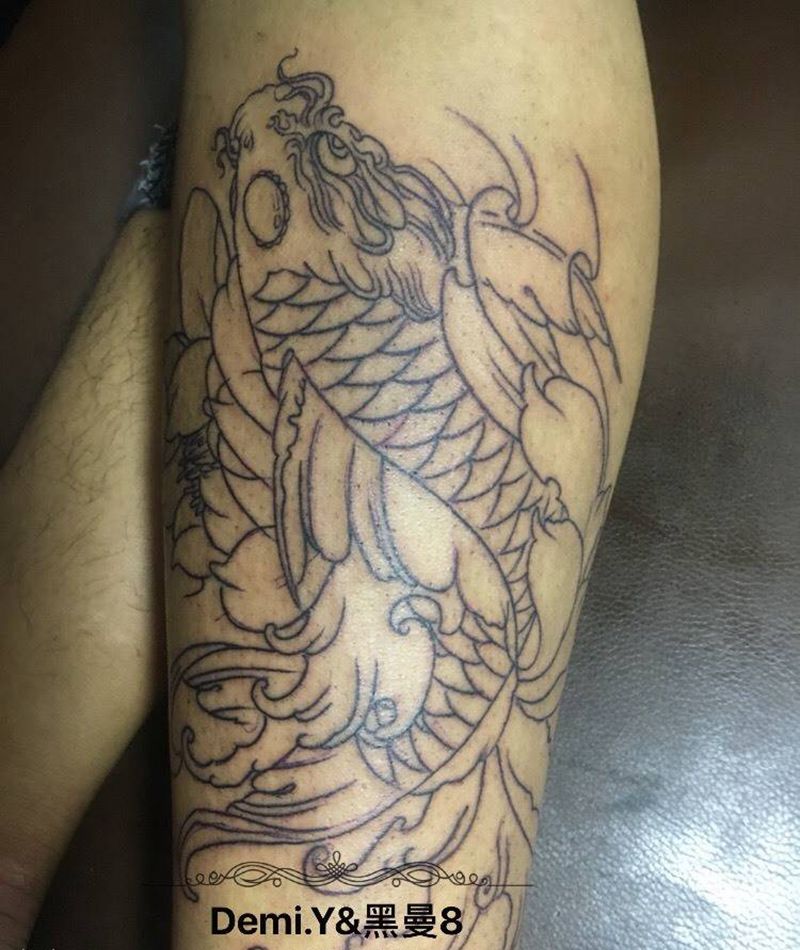 招财鱼纹身图片_成品腿部传统动物纹身图案