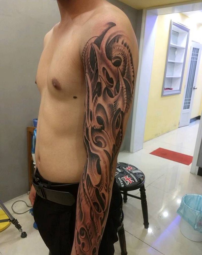 后背未完成纹身图片