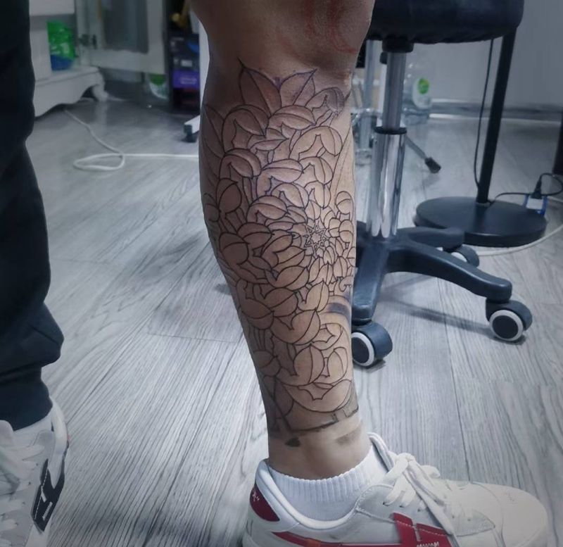 包腿 菊纹身图片_腿部老传统新传统纹身图案