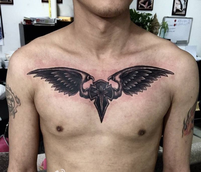 胸口翅膀纹身纹身图片_成品胸部欧美静物纹身图案