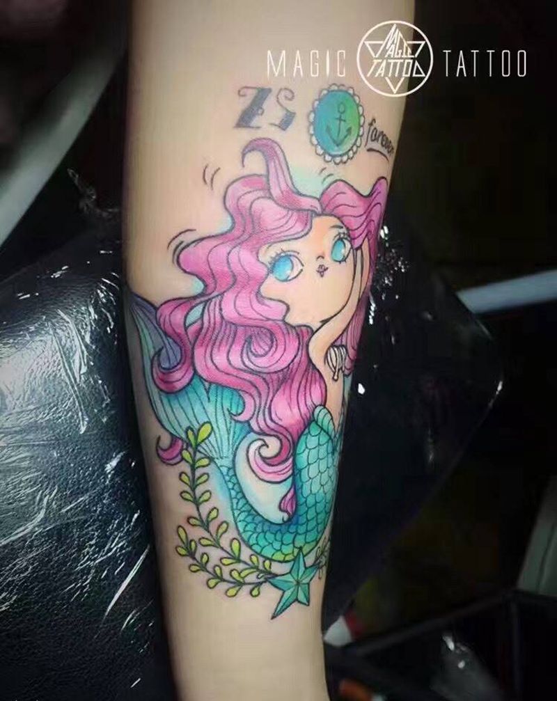 小美人鱼纹身图片_手臂欧美人物蚌埠纹身图案