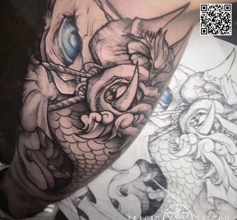 鱼纹身图片_腿部新传统天狗面具鱼纹身图案