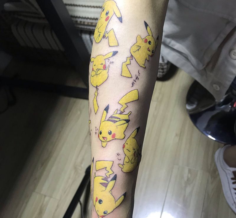 皮卡丘纹身图片_手臂纹身图案
