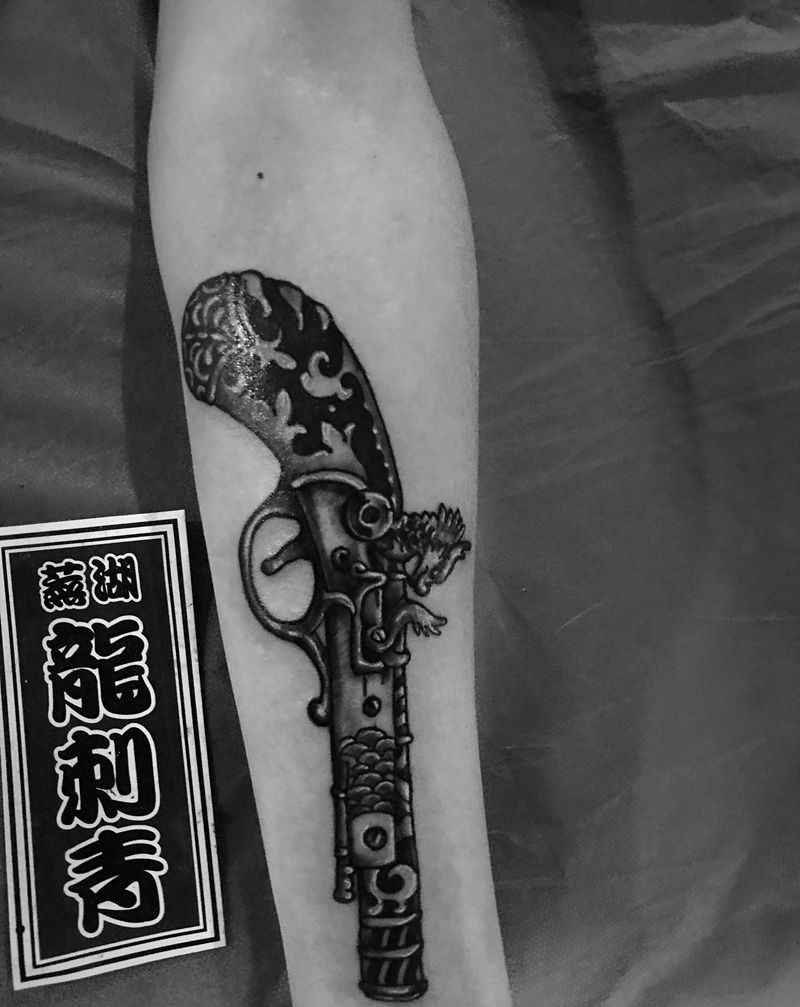 枪纹身图片_手臂欧美写实纹身图案