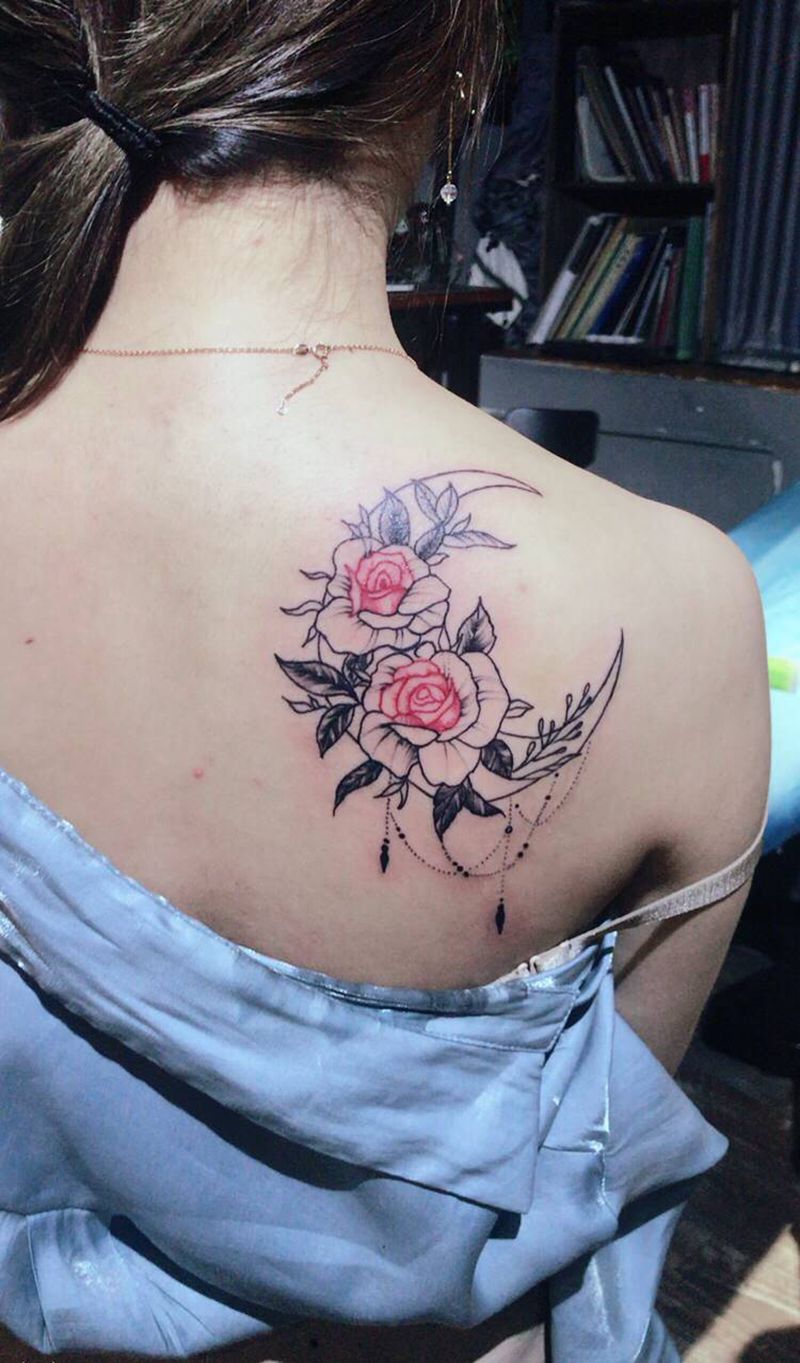 花花纹身图片_肩部纹身图案