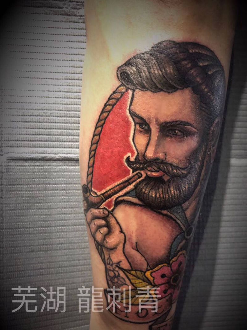 school纹身图片_手臂New School纹身图案