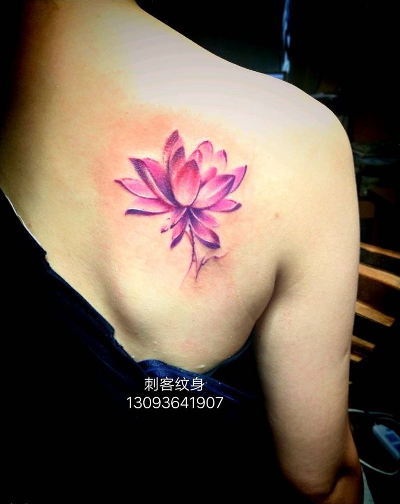 花600纹身图片_肩部欧美写实植物纹身图案