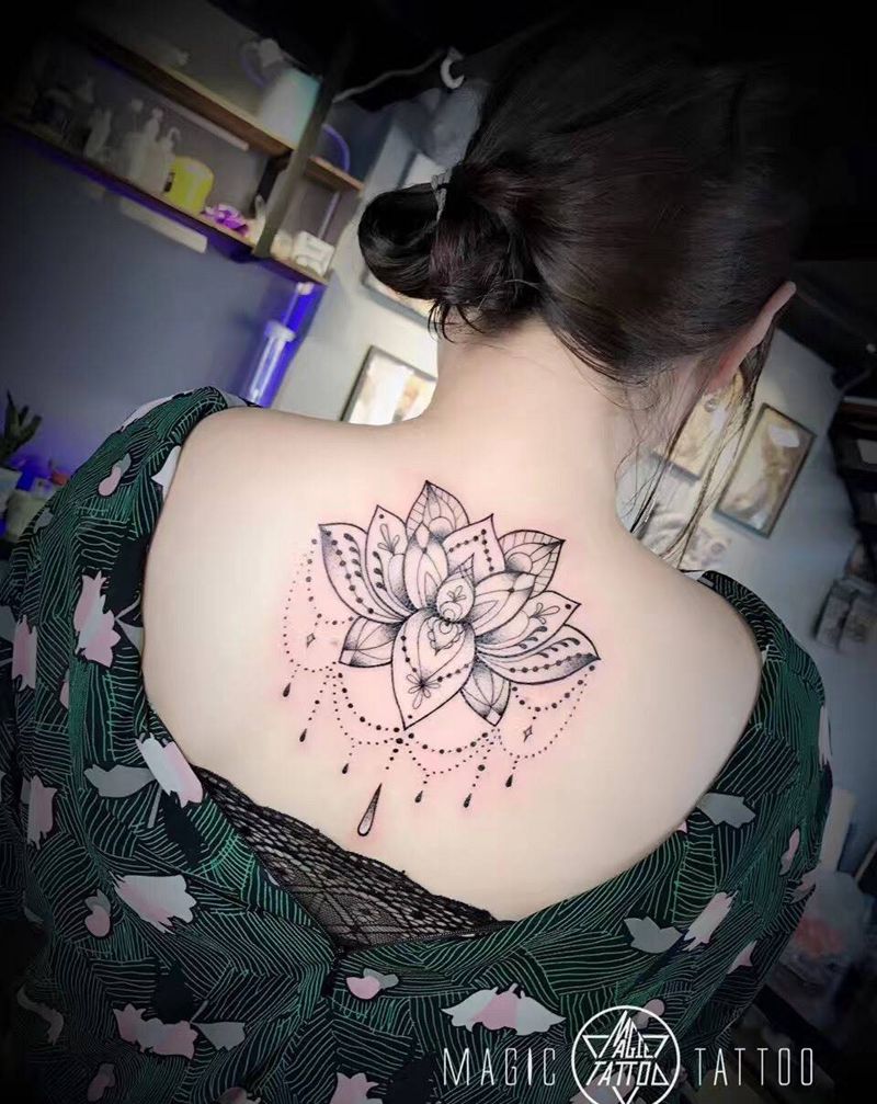 莲花纹身图片_成品背部清新几何植物蚌埠莲花纹身图案