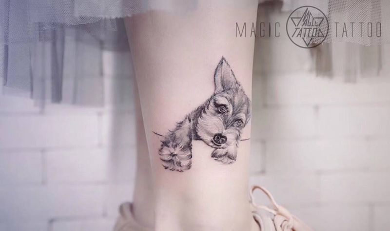 小狗纹身图片_腿部欧美写实小狗宠物纹身图案