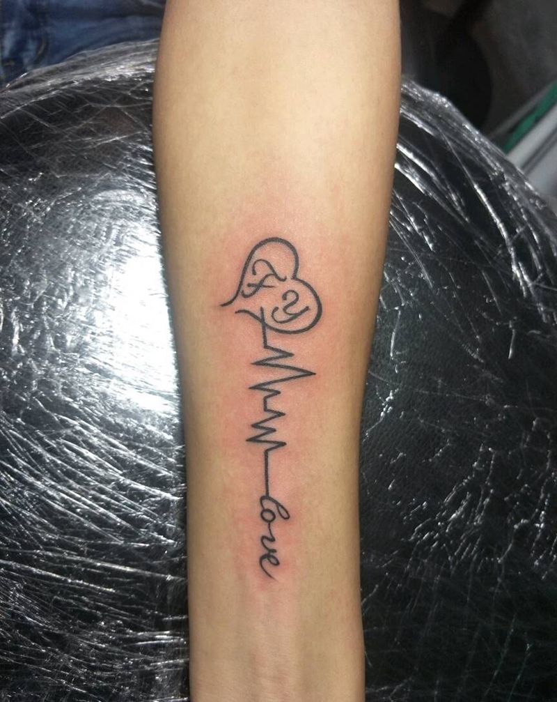 心电图加字母纹身图片