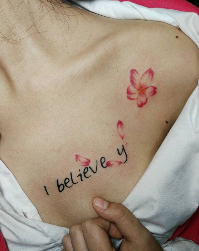 小花加字母纹身图片