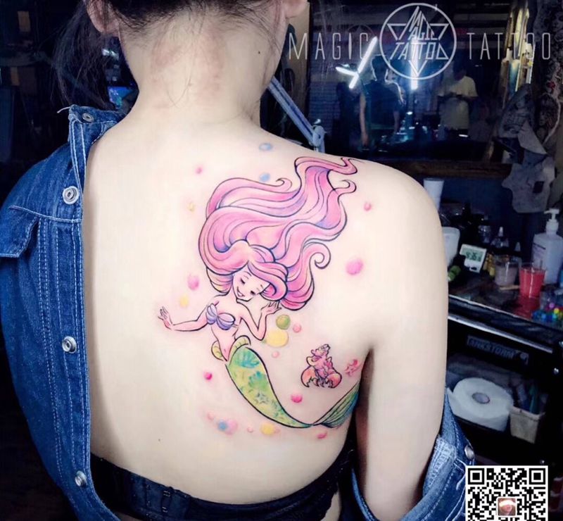 美人鱼纹身图片_背部New School美人鱼纹身图案