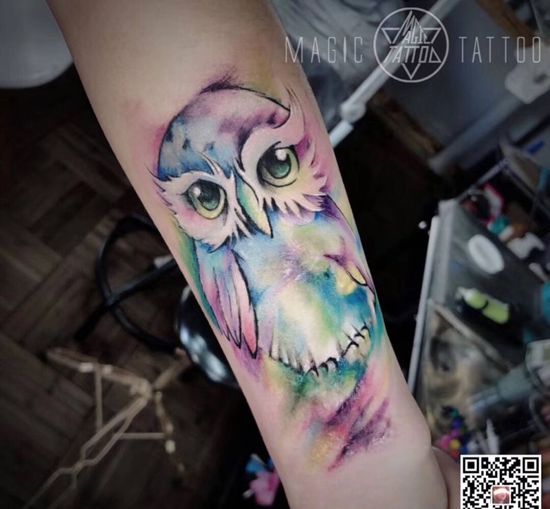 疤痕遮盖纹身图片_手臂水彩猫头鹰纹身图案