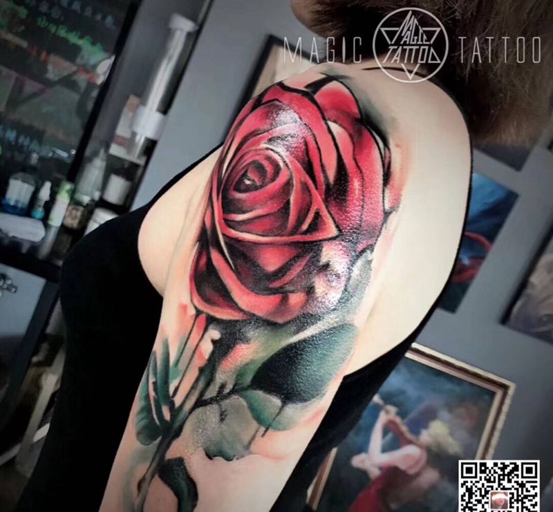 玫瑰纹身图片_手臂水彩玫瑰纹身图案