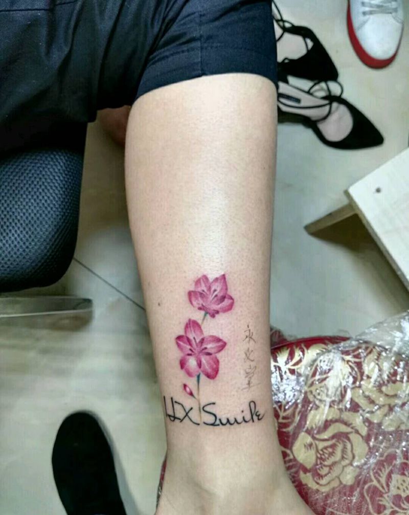 小花一枚纹身图片