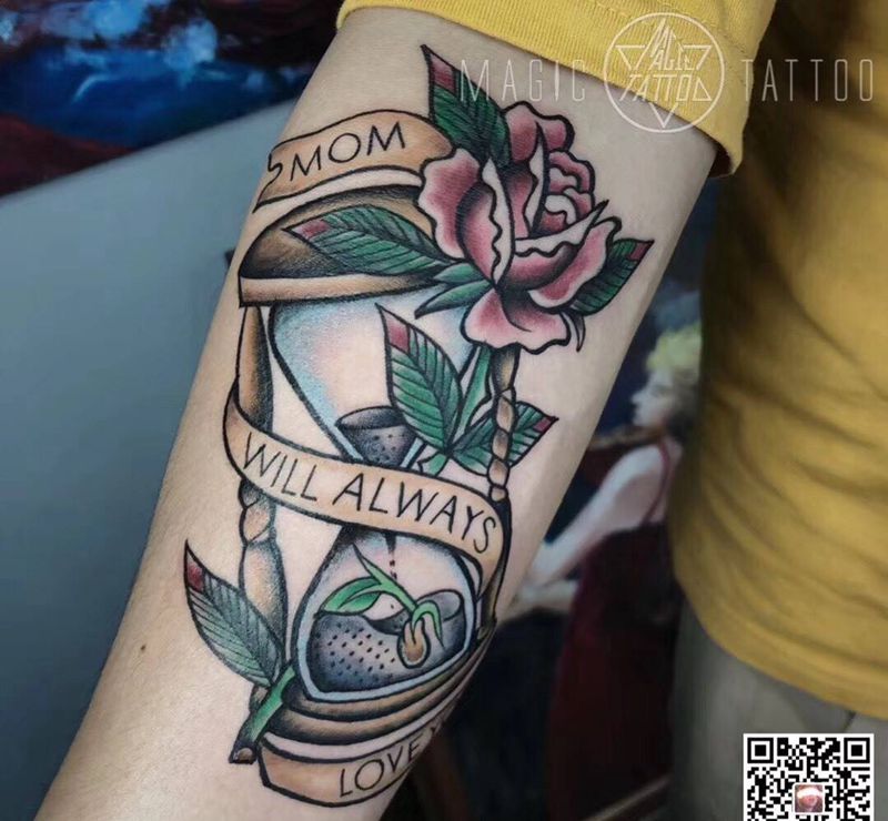 沙漏纹身图片_手臂Old School沙漏拼接花臂纹身图案