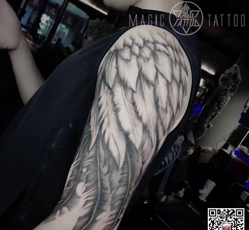 花臂继续，这次是翅膀纹身图片_手臂欧美写实翅膀花臂欧美纹身图案