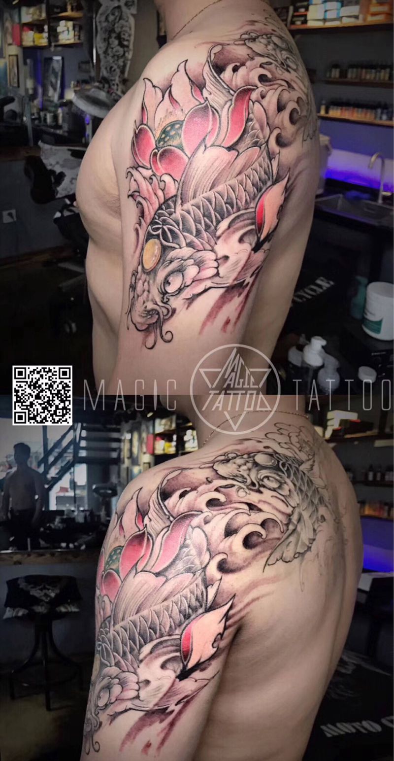 双鱼（未完……）纹身图片_背部肩部新传统锦鲤双鱼纹身图案