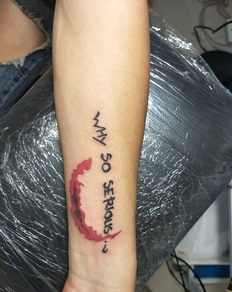 字母加小丑笑脸纹身图片