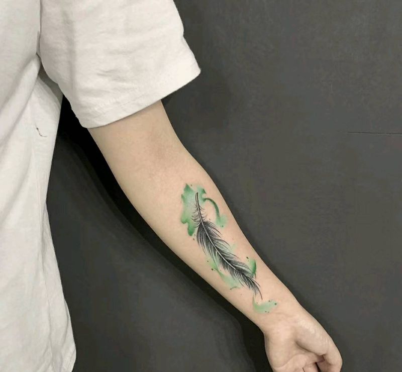 羽毛遮盖纹身图片_水彩纹身图案