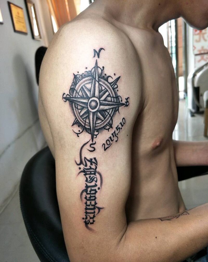 指南针加字母纹身图片