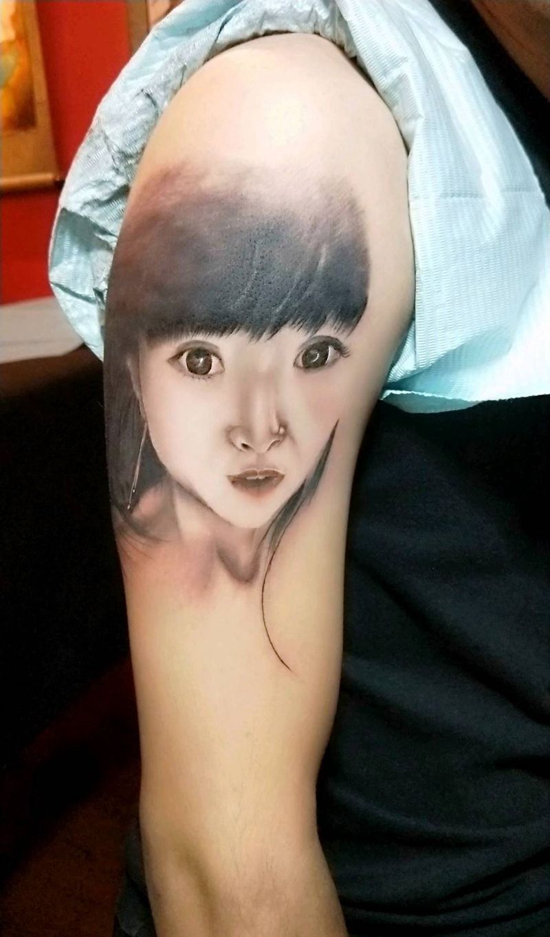 大臂写实人物作品纹身图片