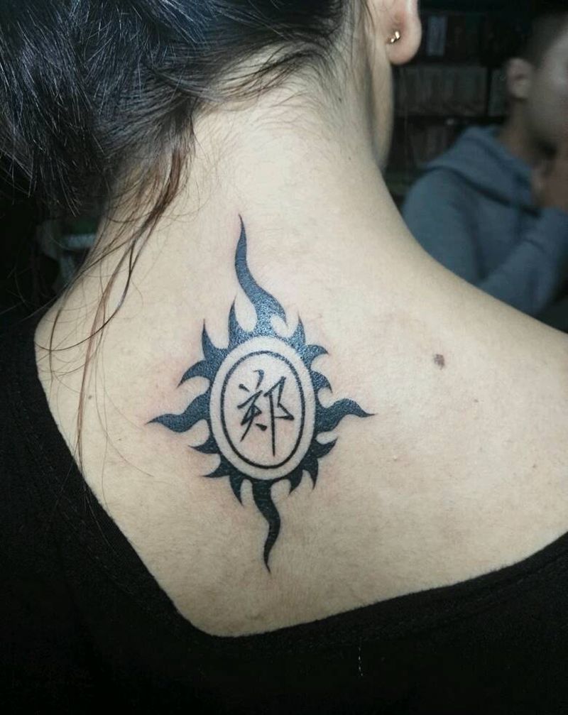 图腾加汉字纹身图片