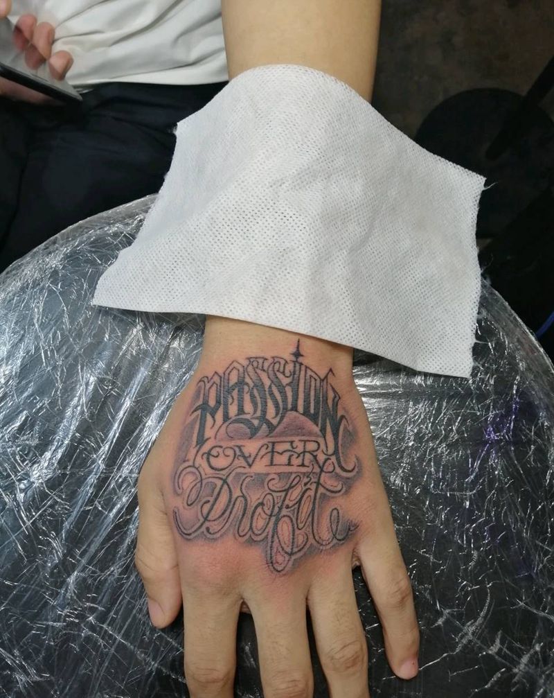 花体字母纹身图片_手部手臂花体字图腾纹身图案