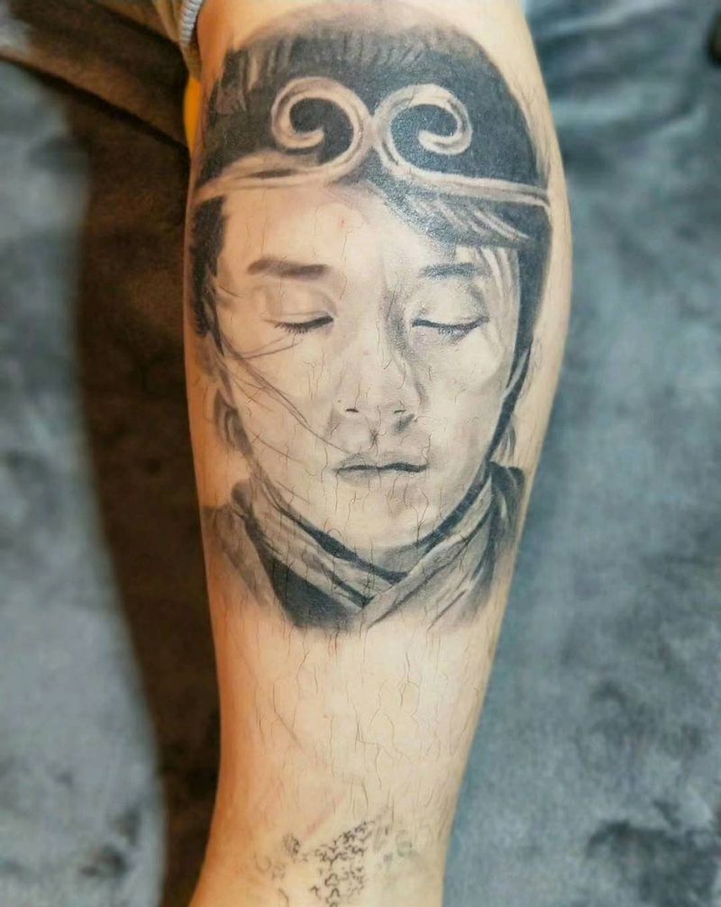 至尊宝纹身图片_腿部肖像写实人物原创纹身图案