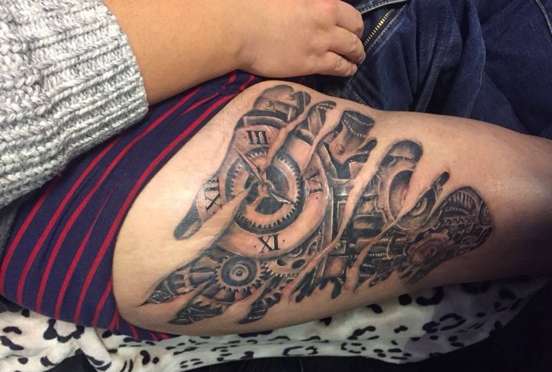 疤痕遮盖 撕裂 机械纹身图片_腿部欧美写实蚌埠纹身图案