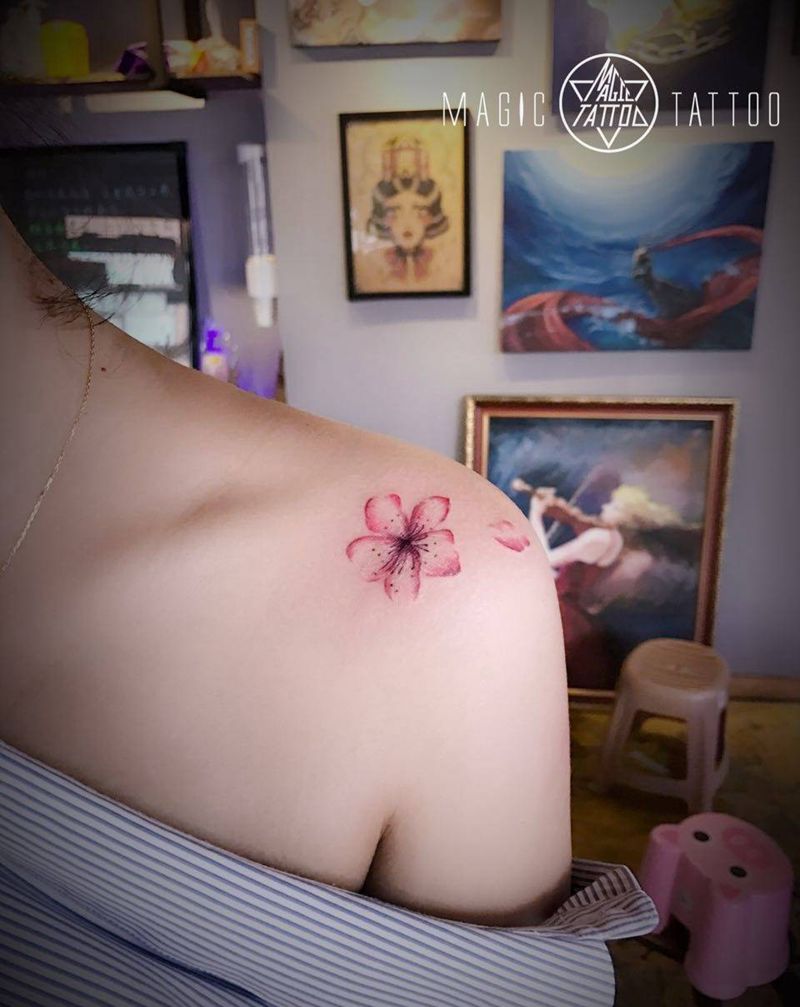 闺蜜同行纹身图片_成品肩部清新彩色月亮花纹身图案