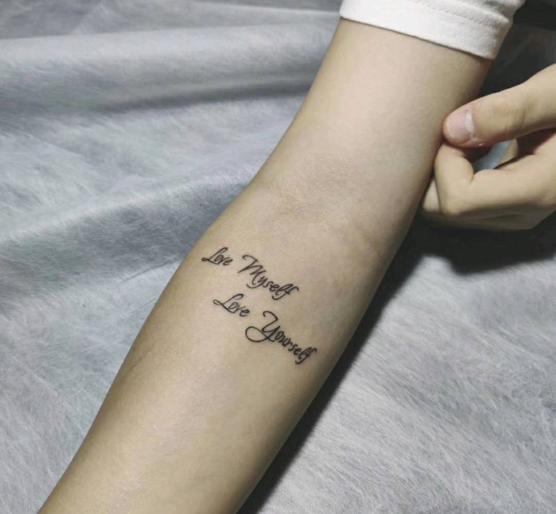 小字母纹身图片_小字母纹身图案