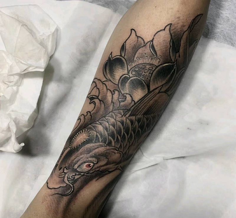 鲤鱼纹身图片_新传统纹身图案