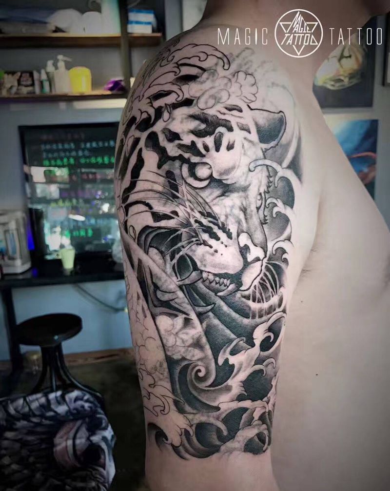 旧纹身遮盖，未完成纹身图片_手臂传统动物蚌埠遮盖虎纹身图案