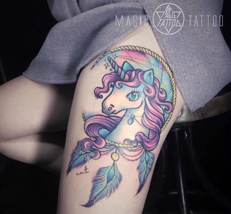 独角兽纹身图片_腿部New School独角兽纹身图案