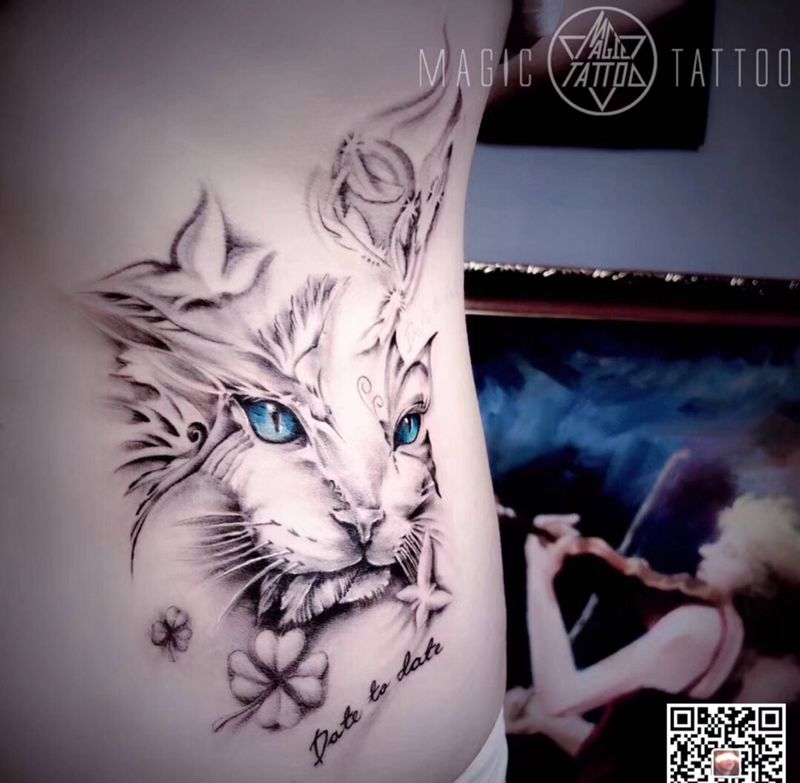 猫纹身图片_腰部欧美写实猫纹身图案