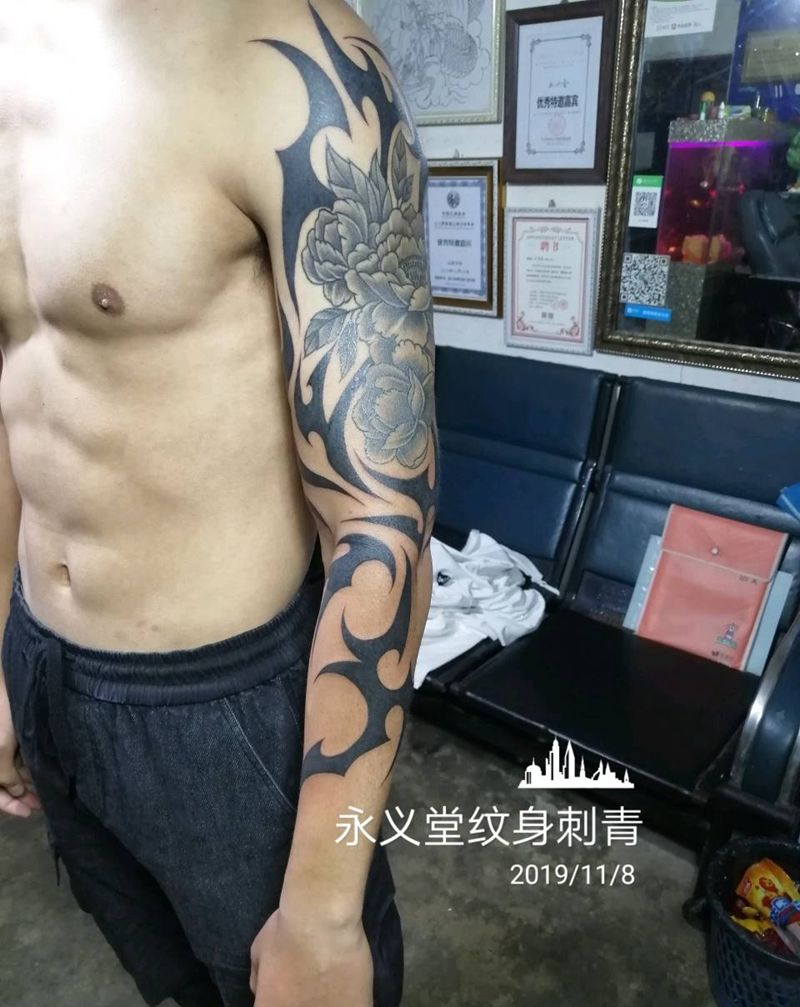 添加图腾纹身图片_手臂腿部图腾几何纹身图案