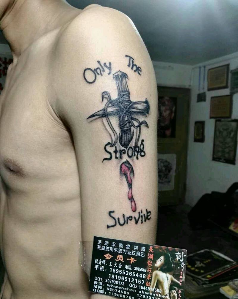 十字架纹身图片