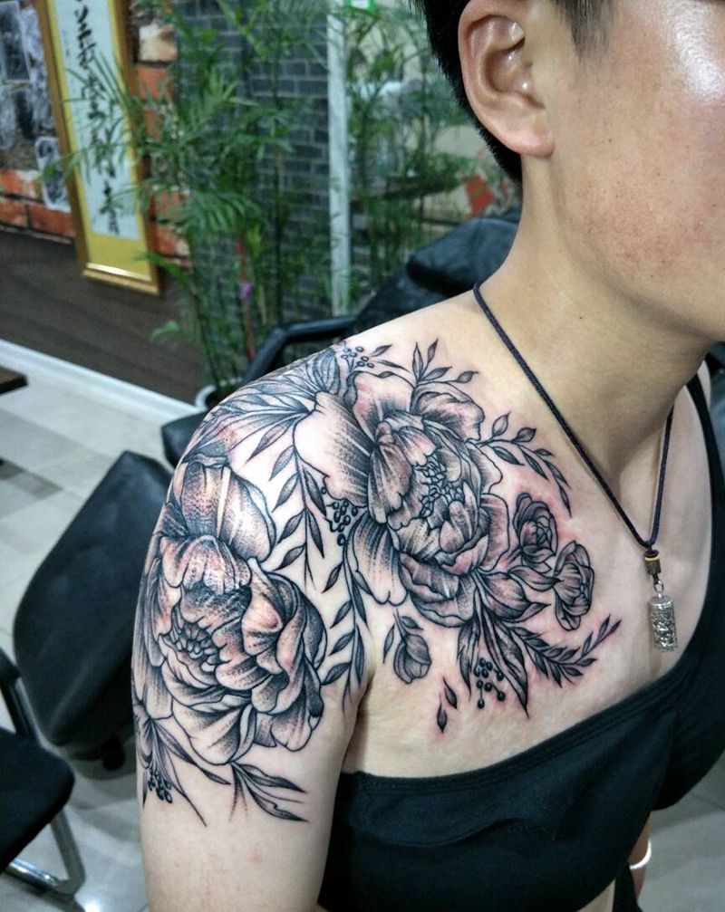 遮盖疤痕，疤痕从胸口到手上，纹身图片