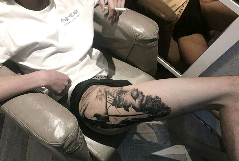 欧美大腿（未完成）纹身图片_腿部欧美写实点刺纹身图案