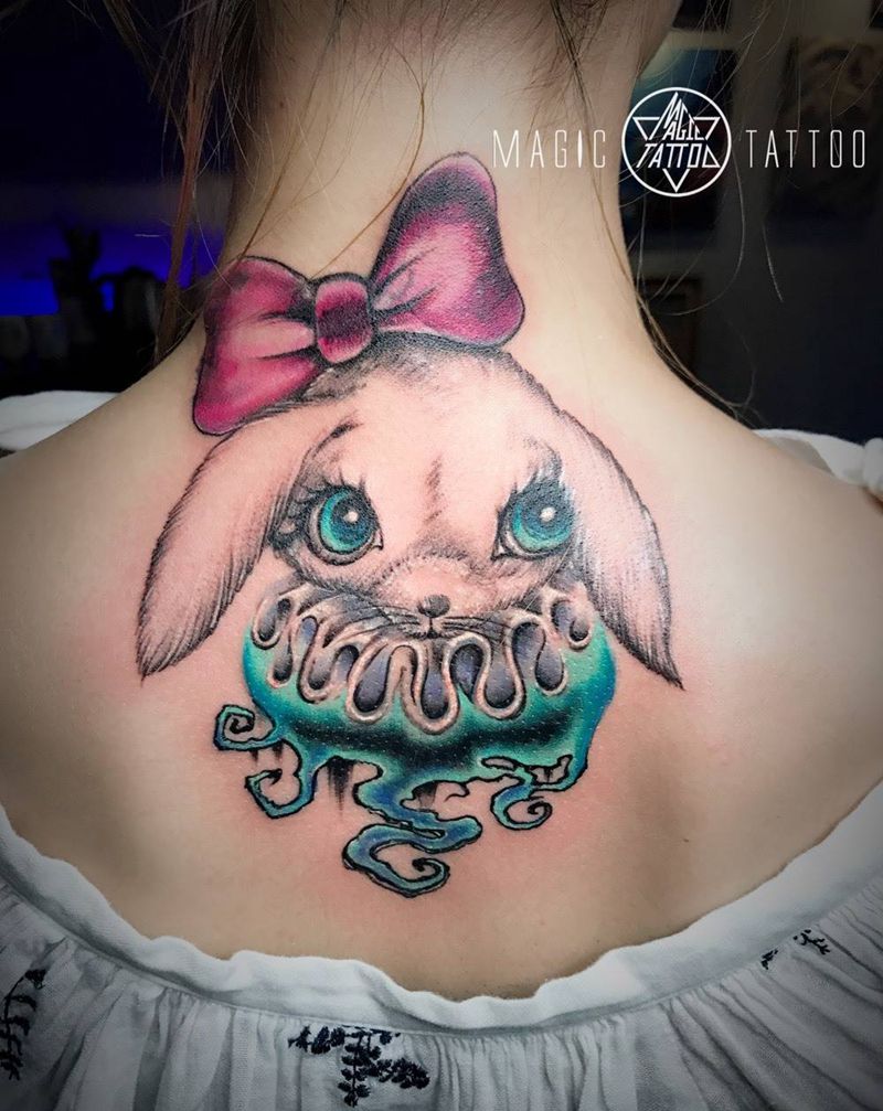 魔法兔子遮盖纹身图片_成品背部欧美动物蚌埠彩色卡通兔子纹身图案