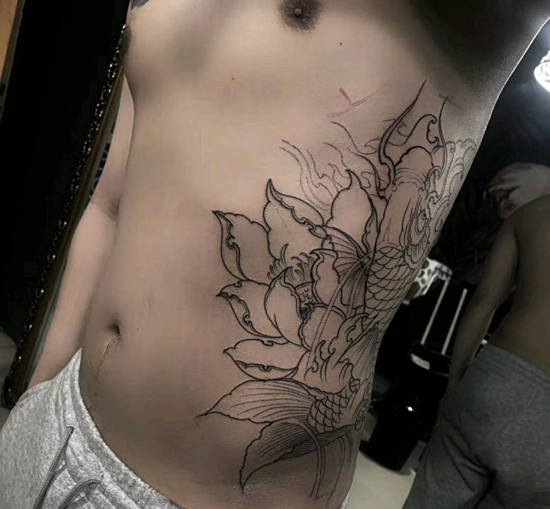 鱼纹身图片_腹部新传统纹身图案