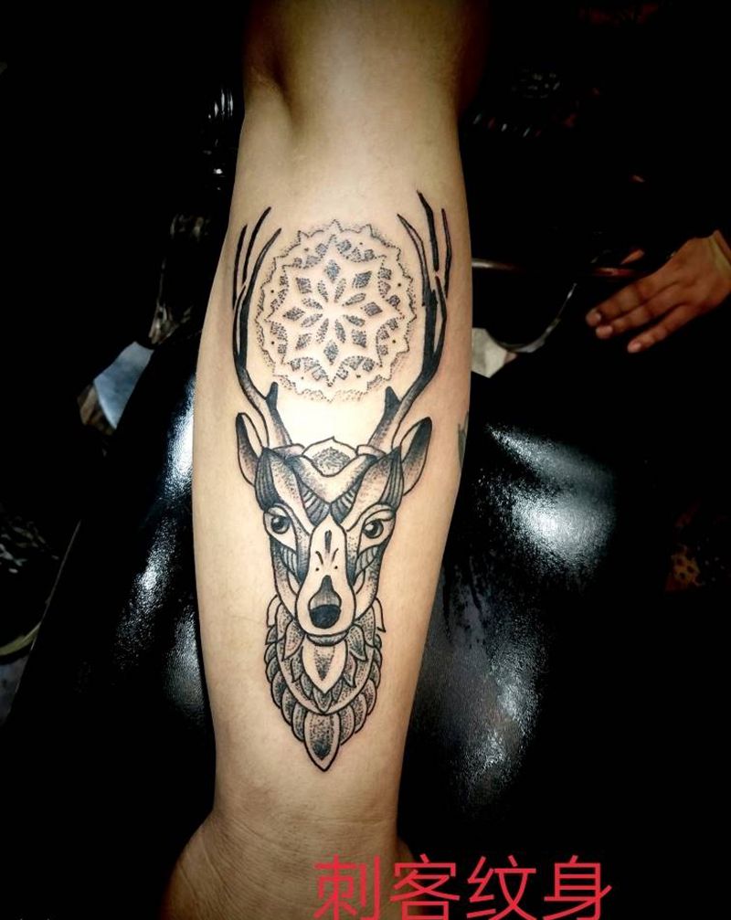水墨，鹿纹身图片_手臂手部欧美国画几何植物成品纹身图案