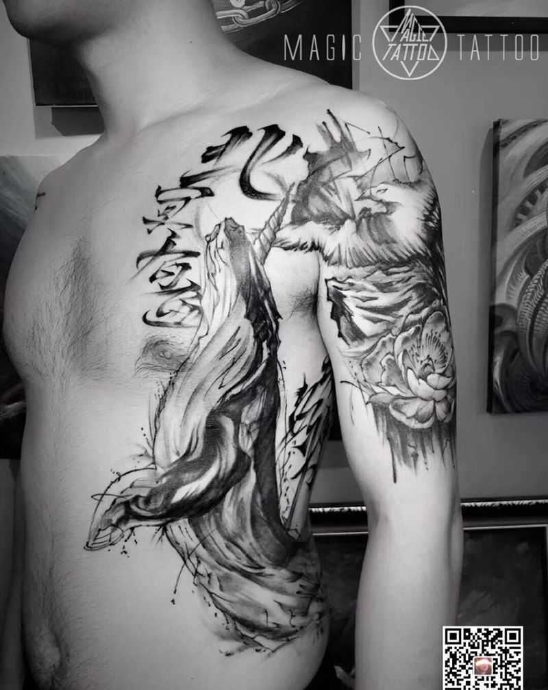 北冥有鱼纹身图片_腰部肩部水墨鲲纹身图案