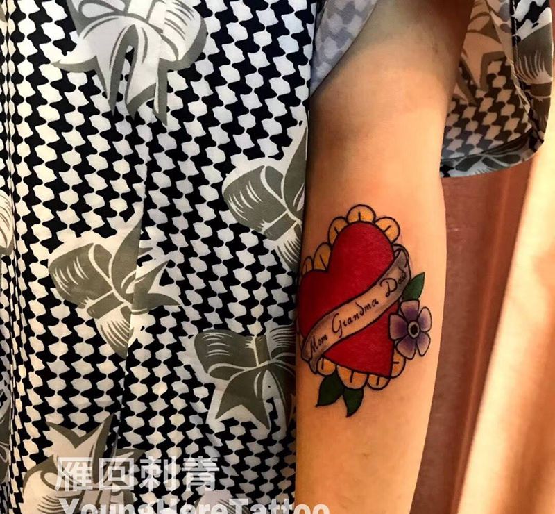 School小爱心纹身图片