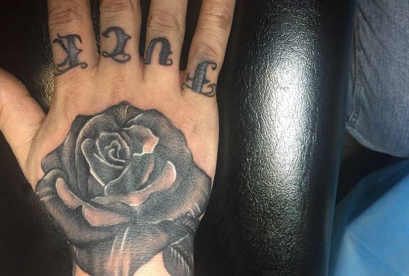 爆手背纹身图片